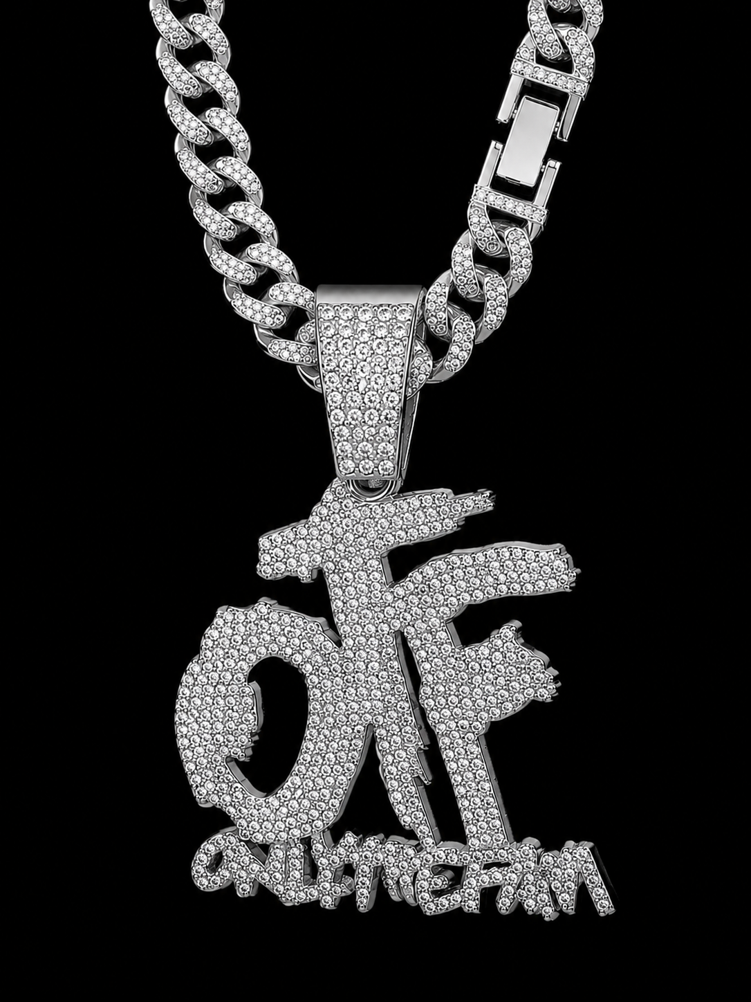 OTF Only The Family Kettinghanger – Zilver met Diamantjes | 7,7 × 5,5 cm - MQ511276